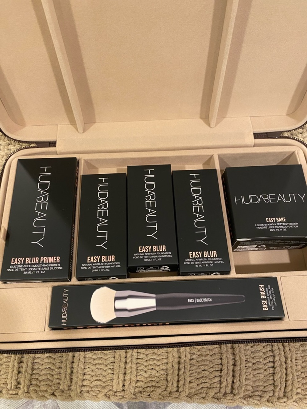 HUDA BEAUTY Easy Blur Primer, Foundation & Brush Set